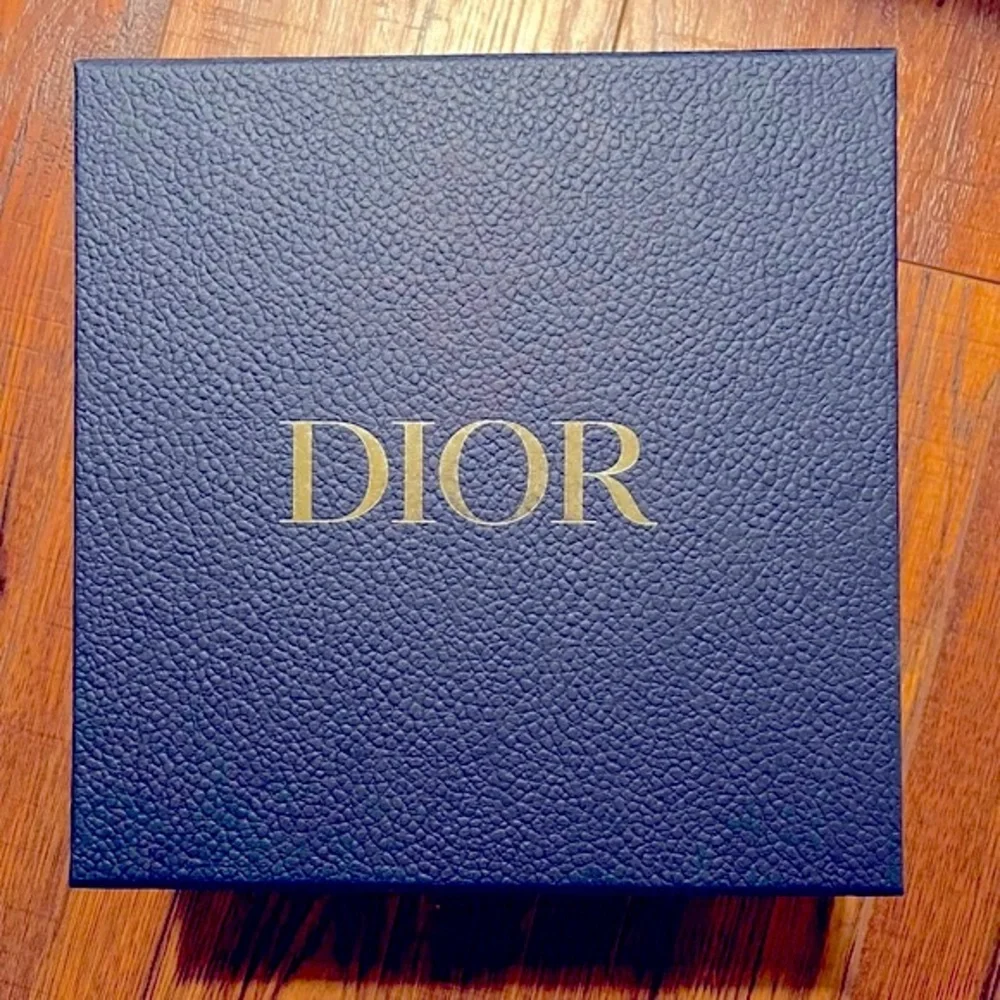 DIOR Box 8.5” w/ magnetic front flap closure